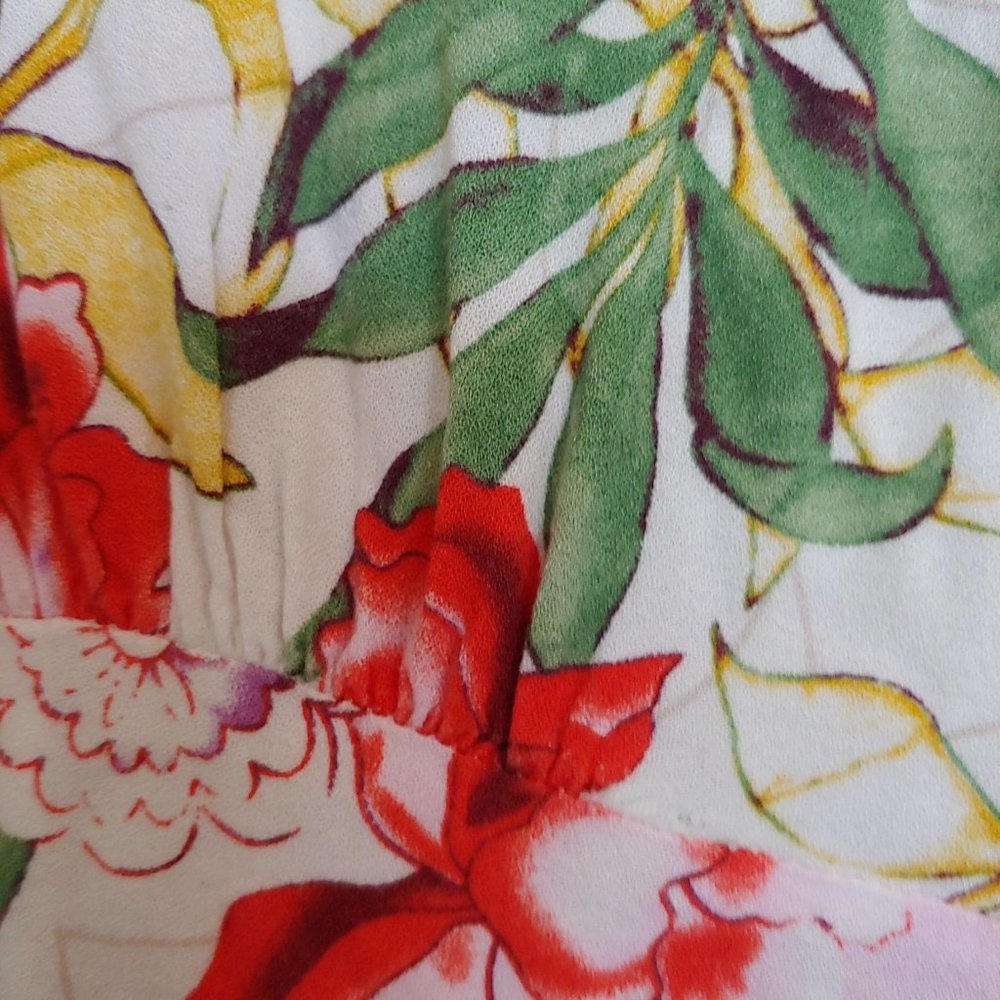 Lulu's floral shrt sleeve wrap dress red, green and white size Medium - Picture 8 of 16